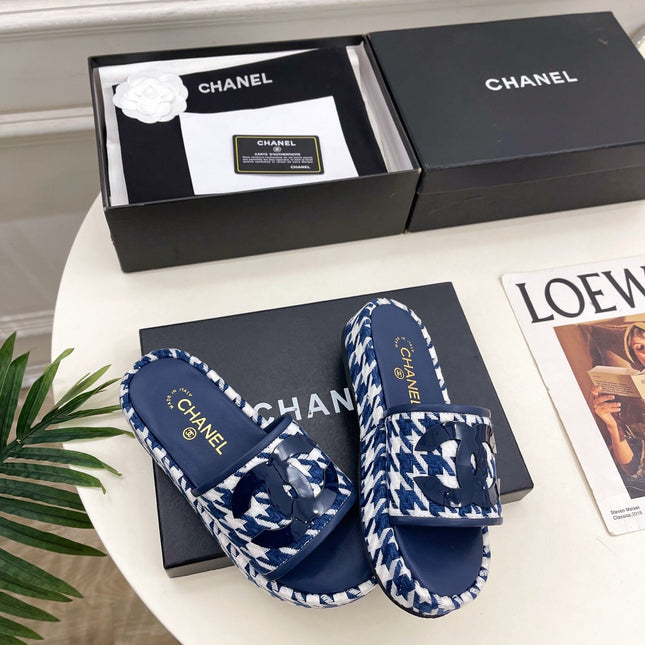 CHANEL 26S SANDALS 35 MM IN NAVY BLUE TWEED