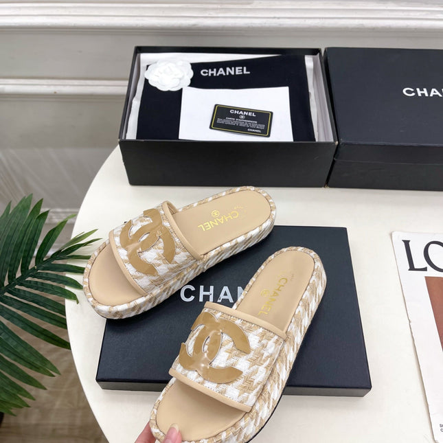 CHANEL 26S SANDALS 35 MM IN BEIGE TWEED