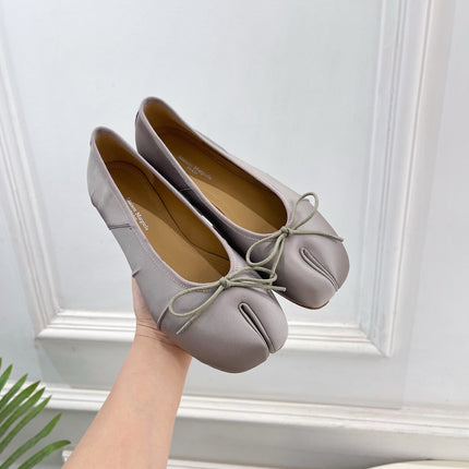 LOEWE 26S SPLIT-TOE BALLET FLATS IN GREY SILK