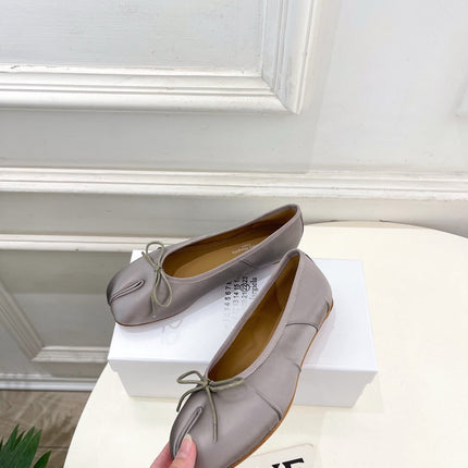 LOEWE 26S SPLIT-TOE BALLET FLATS IN GREY SILK
