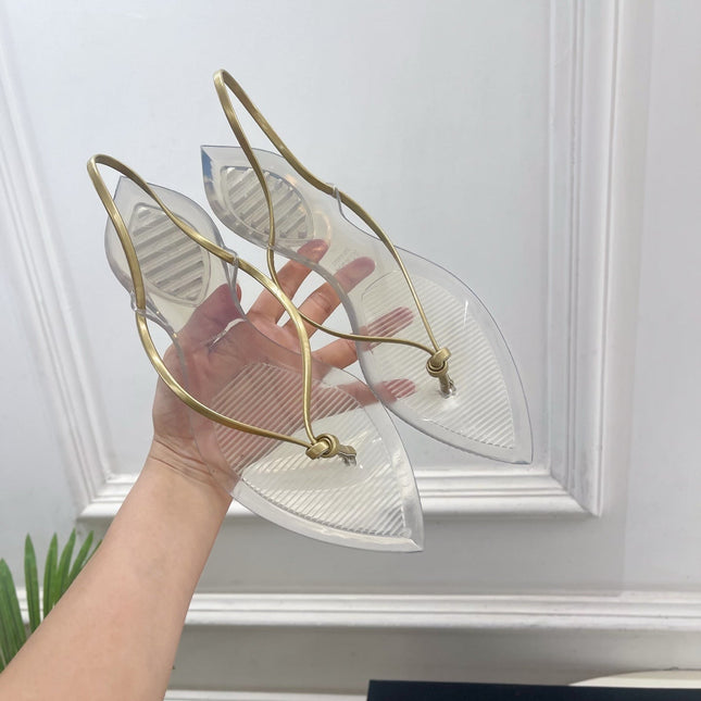 ALAIA 26S POINTED-TOE THONG SANDALS IN GOLD AND TRANSPARENT PVC