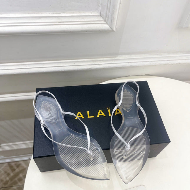 ALAIA 26S POINTED-TOE THONG SANDALS IN WHITE SATIN AND TRANSPARENT PVC