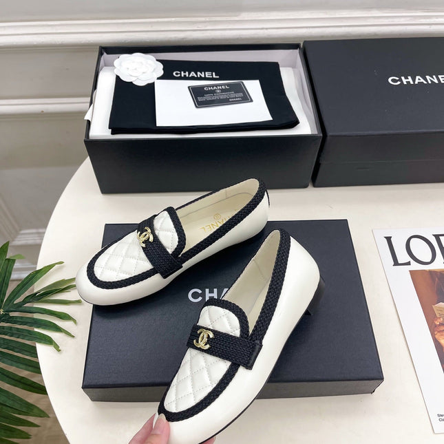 CHANEL 26S LOAFER MULES IN WHITE LAMBSKIN AND BLACK FABRIC