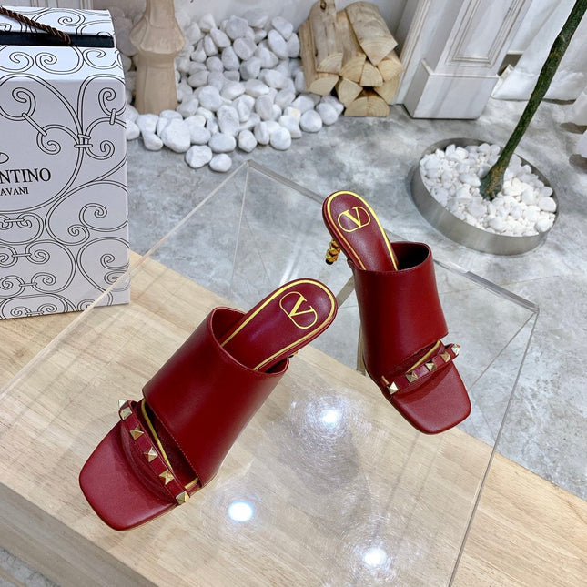ROCKSTUD TOWER-HEEL MULES IN CURRANT RED CALFSKIN 7 CM