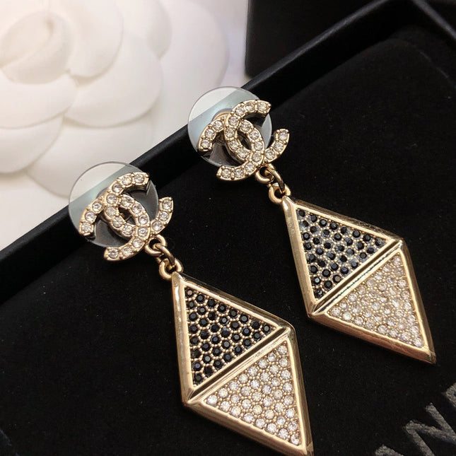 CHANEL 26S DOUBLE C LOGO TWO TONE PAVE CRYSTAL DIAMOND SHAPE DROP EARRINGS IN GOLD METAL 631833